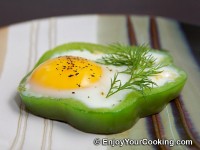 Eggs Fried with Tomato in Bell Pepper Ring