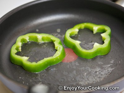 Eggs Fried with Tomato in Bell Pepper Ring Recipe: Step 2