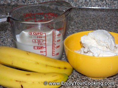 Banana Milkshake Recipe: Step 1