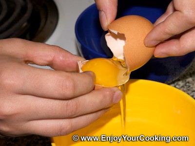 How to Separate Egg White from Egg Yolk: Step 3