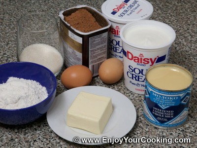 Simple Cake with Sour Cream Frosting Recipe: Step 1