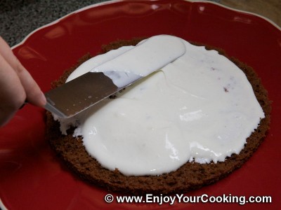 Simple Cake with Sour Cream Frosting Recipe: Step 21