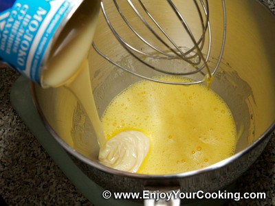 Simple Cake with Sour Cream Frosting Recipe: Step 5