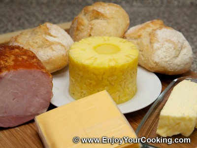 Open Sandwich with Ham, Pineapple and Cheese Recipe: Step 1