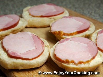 Open Sandwich with Ham, Pineapple and Cheese Recipe: Step 3