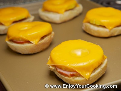 Open Sandwich with Ham, Pineapple and Cheese Recipe: Step 7