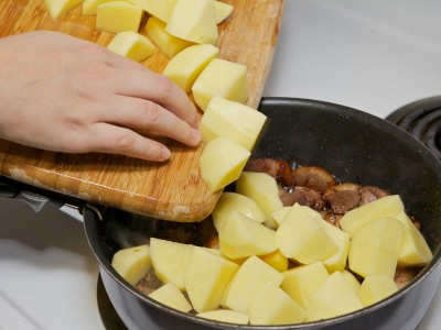 Duck Stewed with Potato and Eggplants Recipe: Step 7