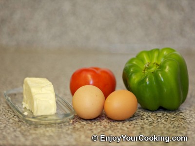 Eggs Fried with Tomato in Bell Pepper Ring Recipe: Step 1