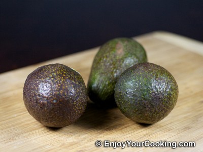 How to Skin Avocado: Step 1