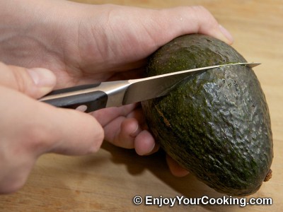 How to Skin Avocado: Step 2