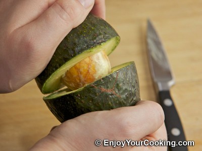 How to Skin Avocado: Step 3