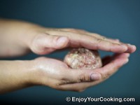 Scoop mince with table spoon and roll a ball