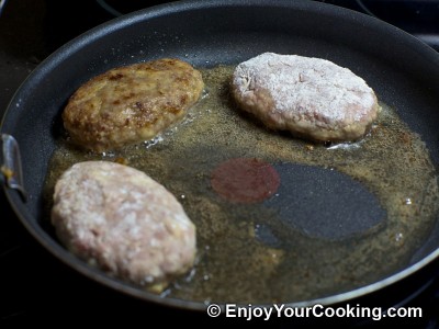Minced Cutlets Stuffed with Mushrooms Recipe: Step 17