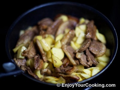 Duck Meat Stewed with Apples Recipe: Step 9