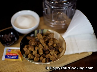Kvass (Russian Fermented Rye Bread Drink) Recipe: Step 1