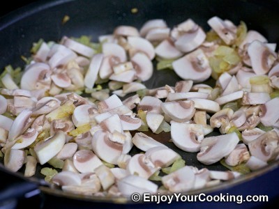 Omelette Stuffed with Mushrooms and Onions Recipe: Step 3
