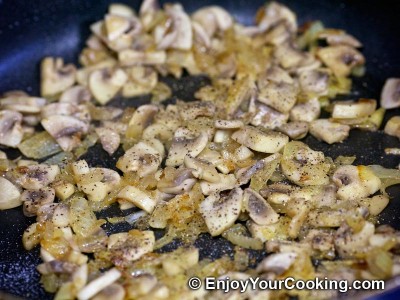 Omelette Stuffed with Mushrooms and Onions Recipe: Step 4