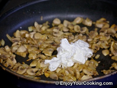 Omelette Stuffed with Mushrooms and Onions Recipe: Step 5