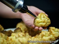 Inject custard into round shell from the top