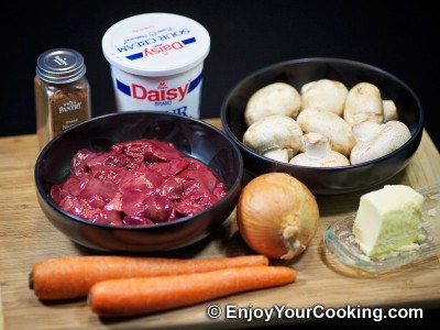 Chicken Liver with Mushrooms and Sour Cream Recipe: Step 1