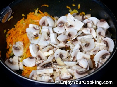 Chicken Liver with Mushrooms and Sour Cream Recipe: Step 4