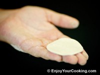 Take a dough circle