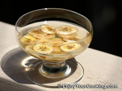 White Wine Jelly with Bananas