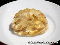 White Wine Jelly with Bananas