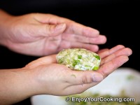 Scoop mince with a tablespoon and form ball