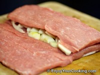 Fold inner part to cover apples completely
