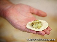 Arrange stuffing in the middle