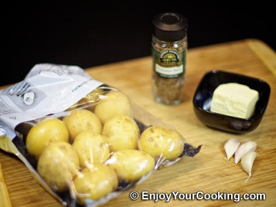 Potatoes Fried with Garlic and Caraway Seeds Recipe: Step 1