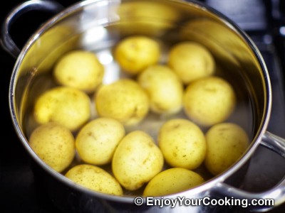 Potatoes Fried with Garlic and Caraway Seeds Recipe: Step 2