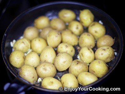 Potatoes Fried with Garlic and Caraway Seeds Recipe: Step 7