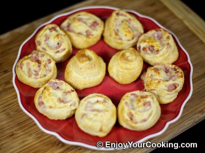 Quick Crescent Rolls with Meat and Cheese Recipe: Step 10