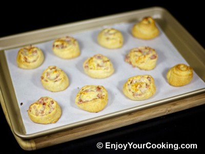 Quick Crescent Rolls with Meat and Cheese Recipe: Step 9