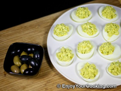 Halloween Spider Decoration for Deviled Eggs: Step 1