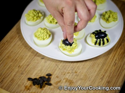 Halloween Spider Decoration for Deviled Eggs: Step 5