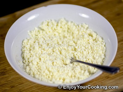Tortilla Rolls with Fresh Cheese and Garlic Recipe: Step 2