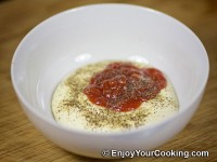 Combine mayo, ketchup, ground black pepper
