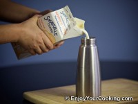 Pour cream into the bottle