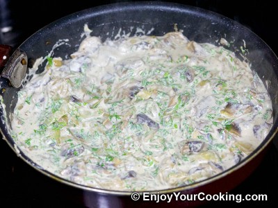 Recipe for Rabbit Stew with Mushrooms and Sour Cream: Step 12