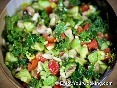 Raw Vegetables and Chicken Salad with Feta