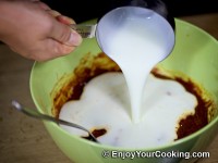 Pour kefir in