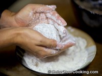  Roll it in flour from all sides