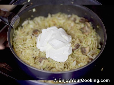 Cabbage with Mushrooms and Sour Cream Recipe: Step 9