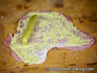 Arrange a pickle on a side