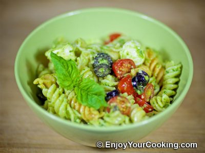 Pesto Pasta Salad with Tomatoes and Mozzarella