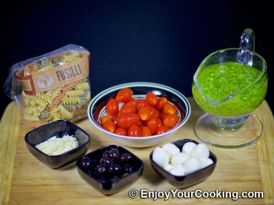 Pesto Pasta Salad with Tomatoes and Mozzarella: Step 1