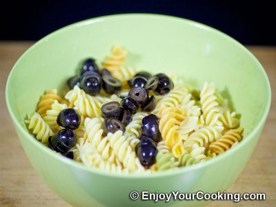 Pesto Pasta Salad with Tomatoes and Mozzarella: Step 3